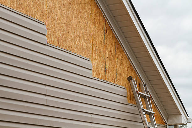 24/7 Emergency Siding Repair experts in Forest Lake, IL